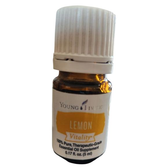 NEW! YOUNG LIVING LEMON 100% pure therapeautic-grade essential oil 5ml - Picture 1 of 3